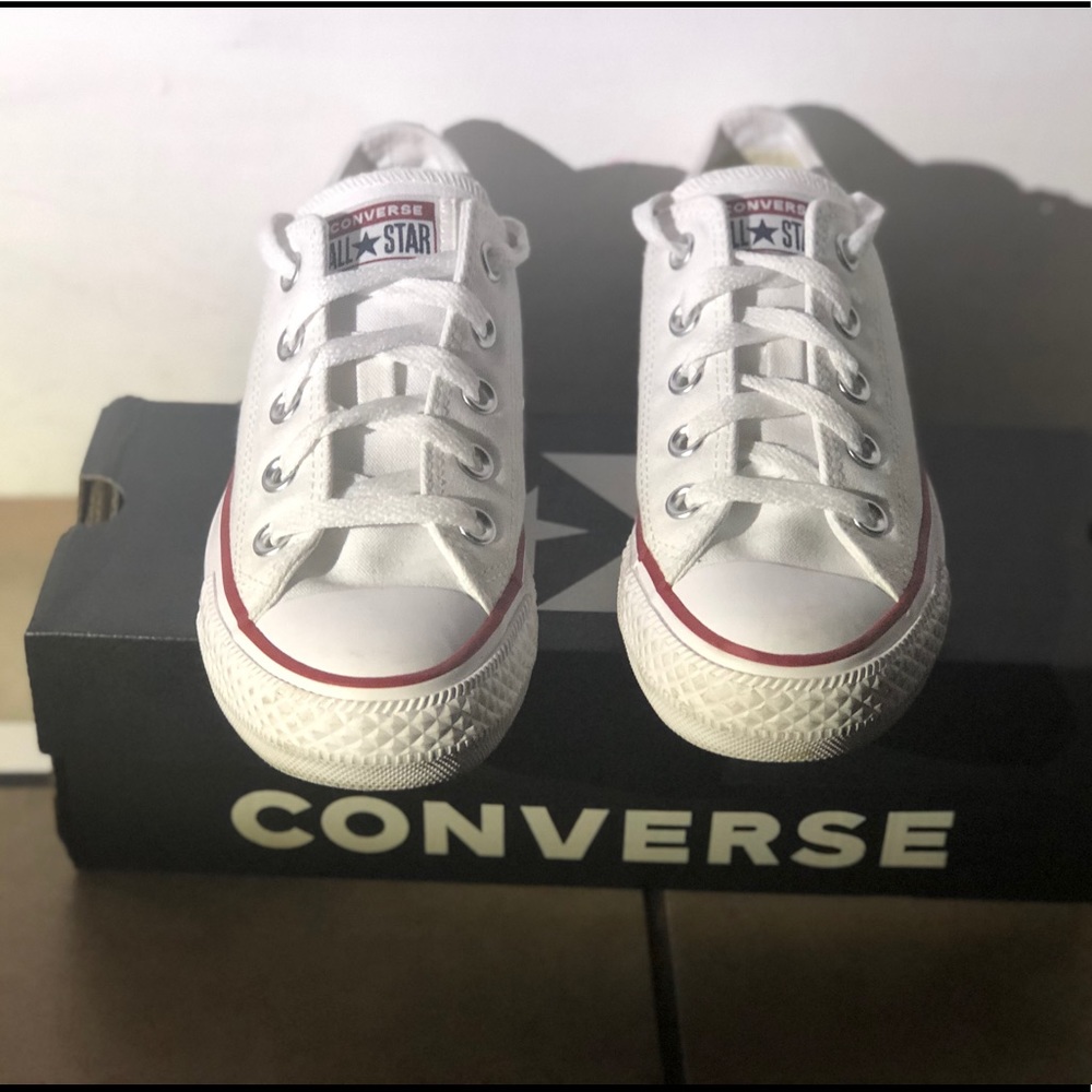 White Converse ( Chuck Taylor All Stars )